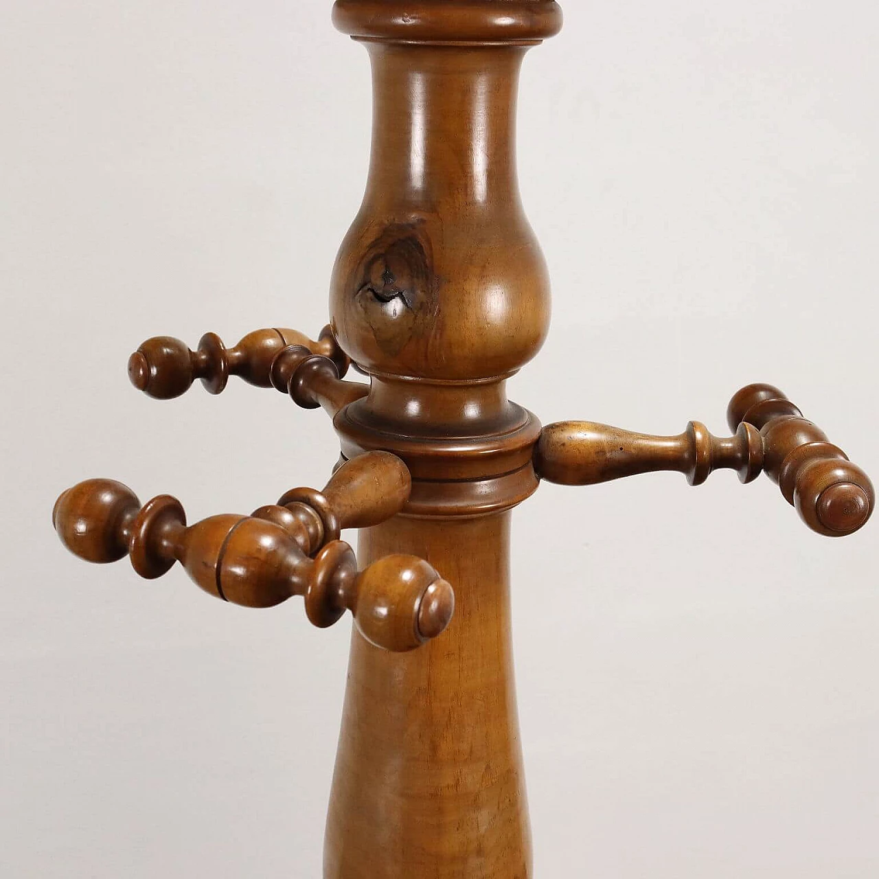 Walnut coat stand with turned shaft and arms, late 19th century 4