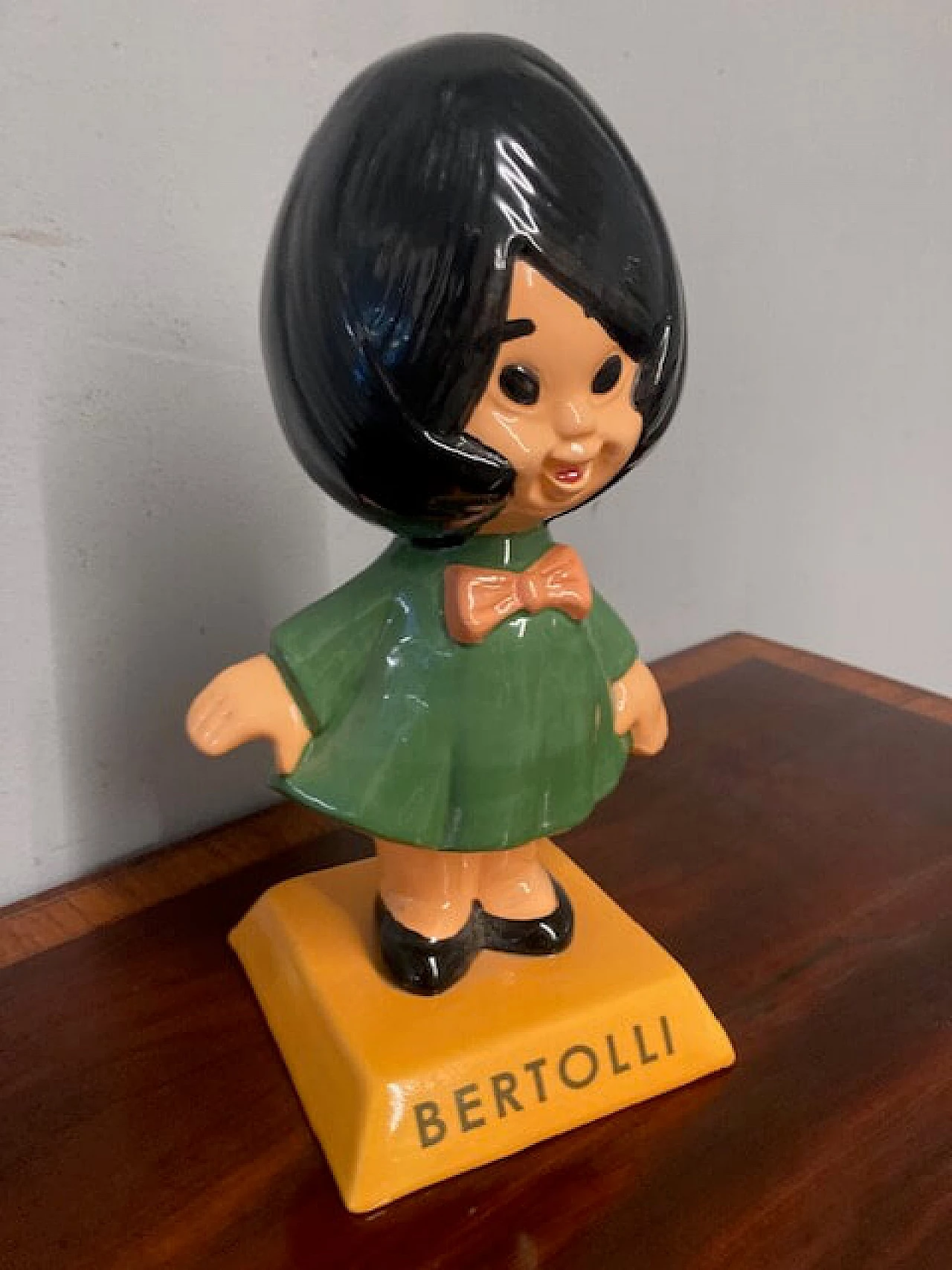 Scultura Olivella in ceramica Bertolli per carosello, anni '60 4