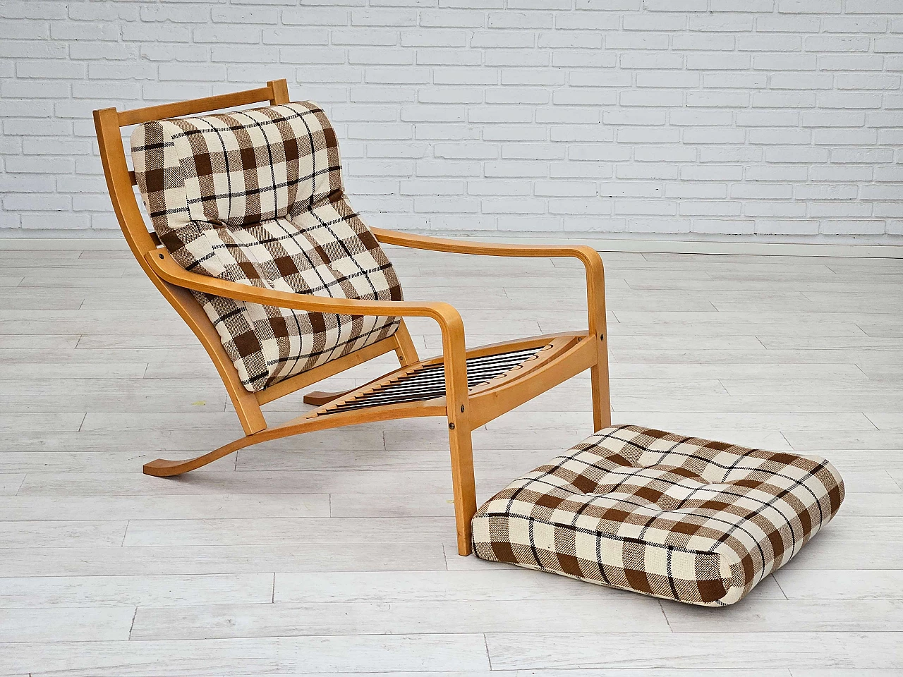 Pair of Danish wool and bentwood lounge chairs, 1970s 12