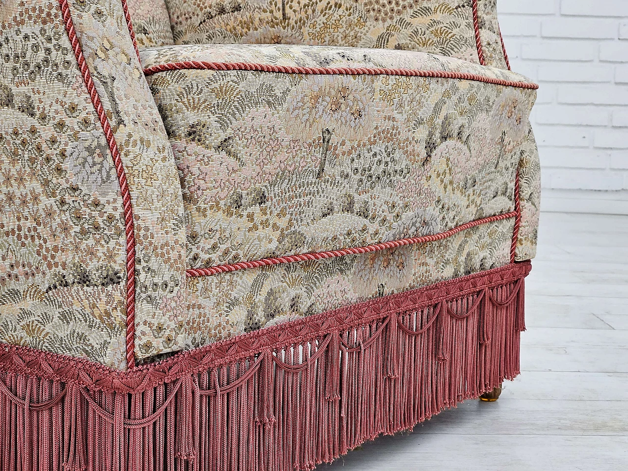 Poltrona danese con schienale alto in tessuto floreale multicolore, anni '60 2