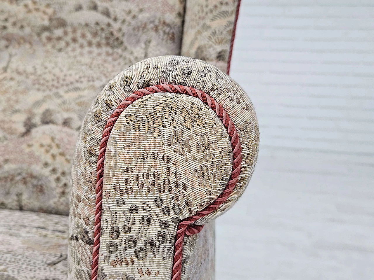 Poltrona danese con schienale alto in tessuto floreale multicolore, anni '60 6