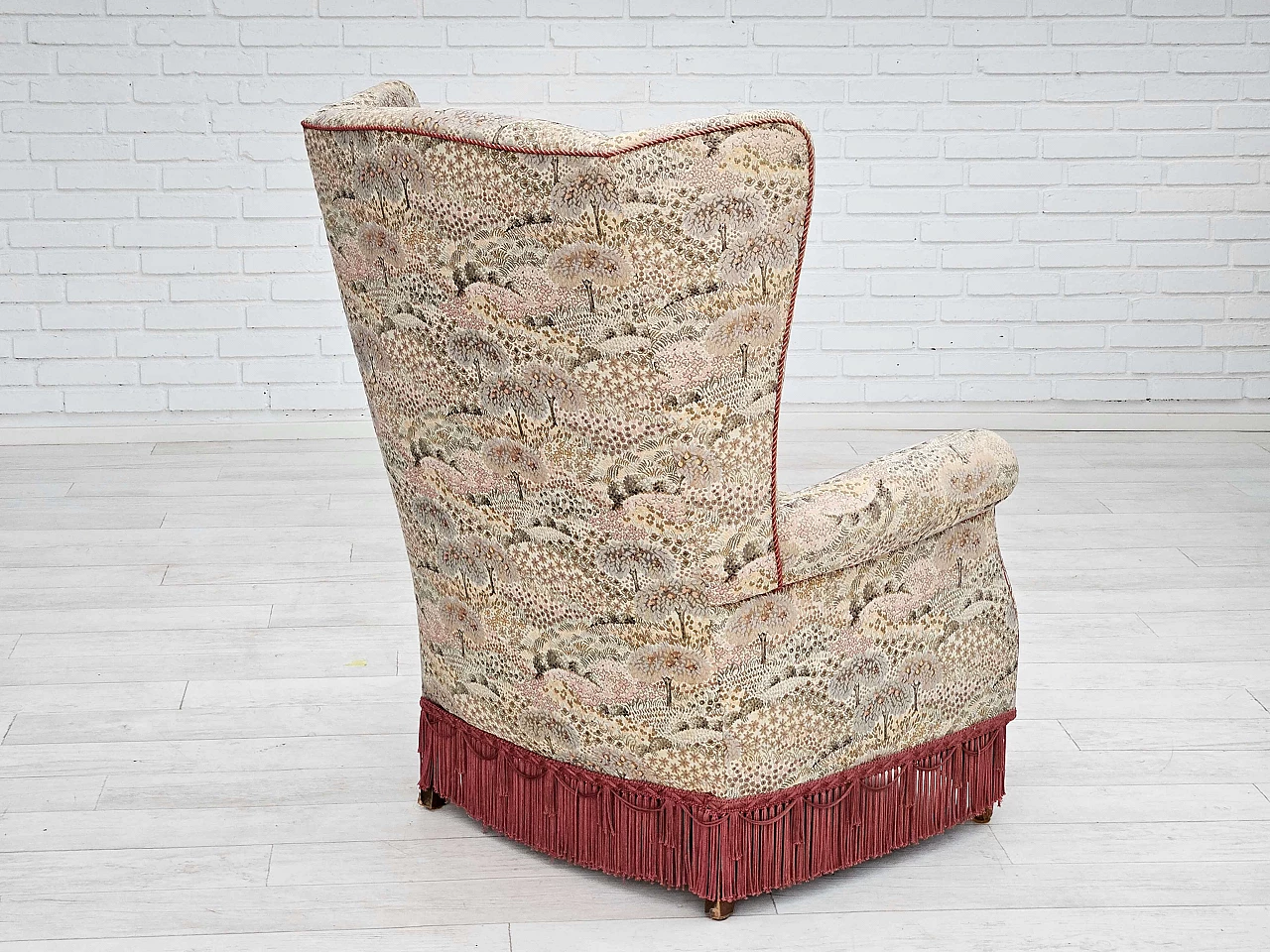 Poltrona danese con schienale alto in tessuto floreale multicolore, anni '60 8