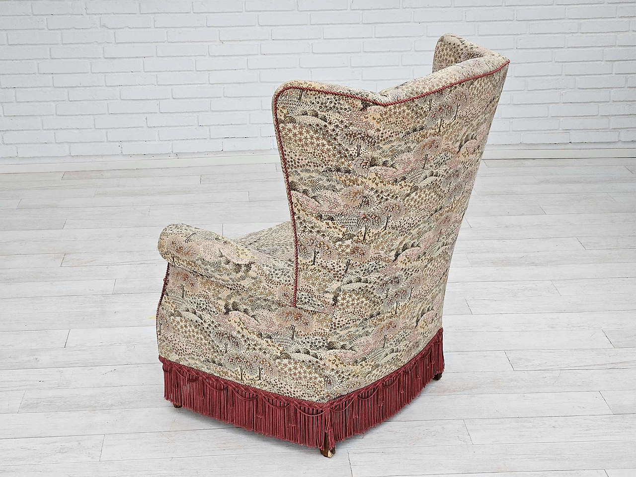 Poltrona danese con schienale alto in tessuto floreale multicolore, anni '60 10