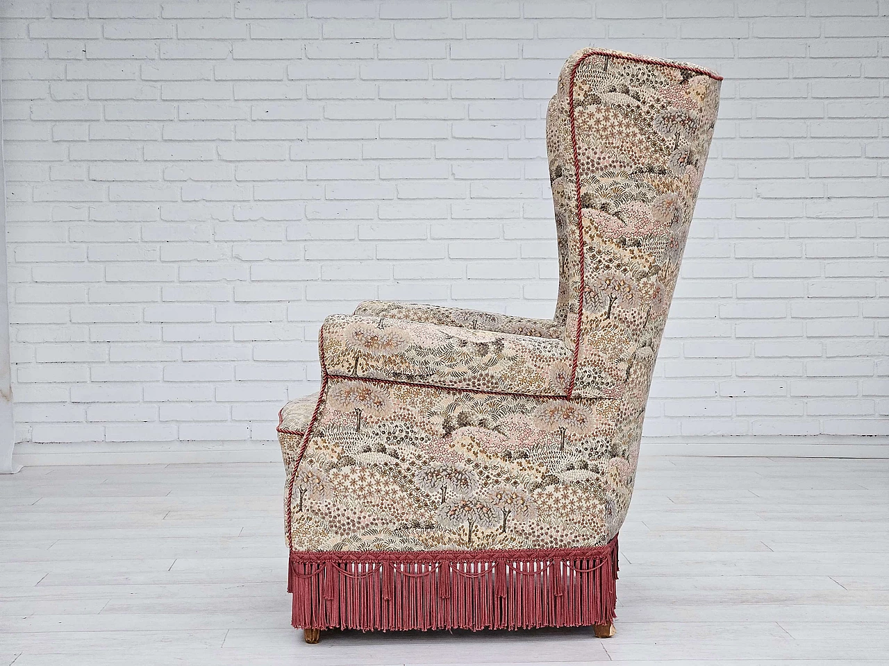 Poltrona danese con schienale alto in tessuto floreale multicolore, anni '60 12