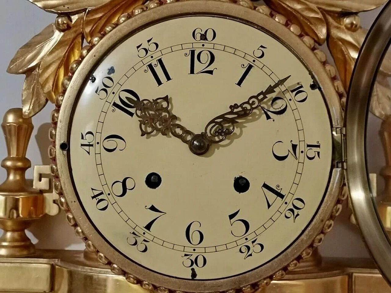 Orologio da parete scandinavo e coppia di applique in legno dorato 22