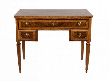 Scrivania Luigi XVI lastronata in noce, ciliegio, legno di rosa, ebano e acero, fine '700