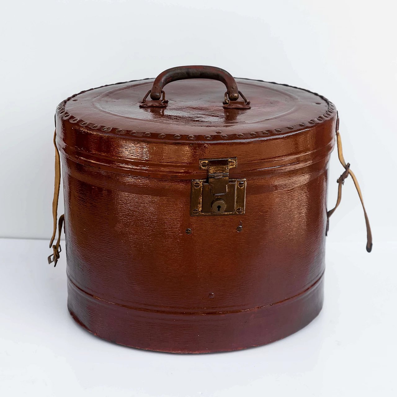 Hatbox in pressed cardboard in Siena earth colour, 1930s 1