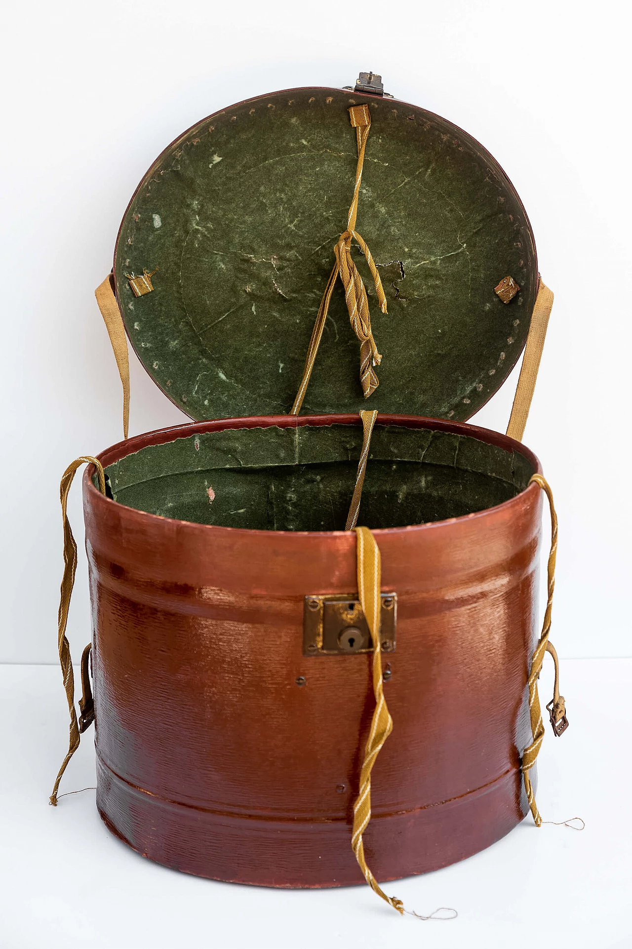 Hatbox in pressed cardboard in Siena earth colour, 1930s 6
