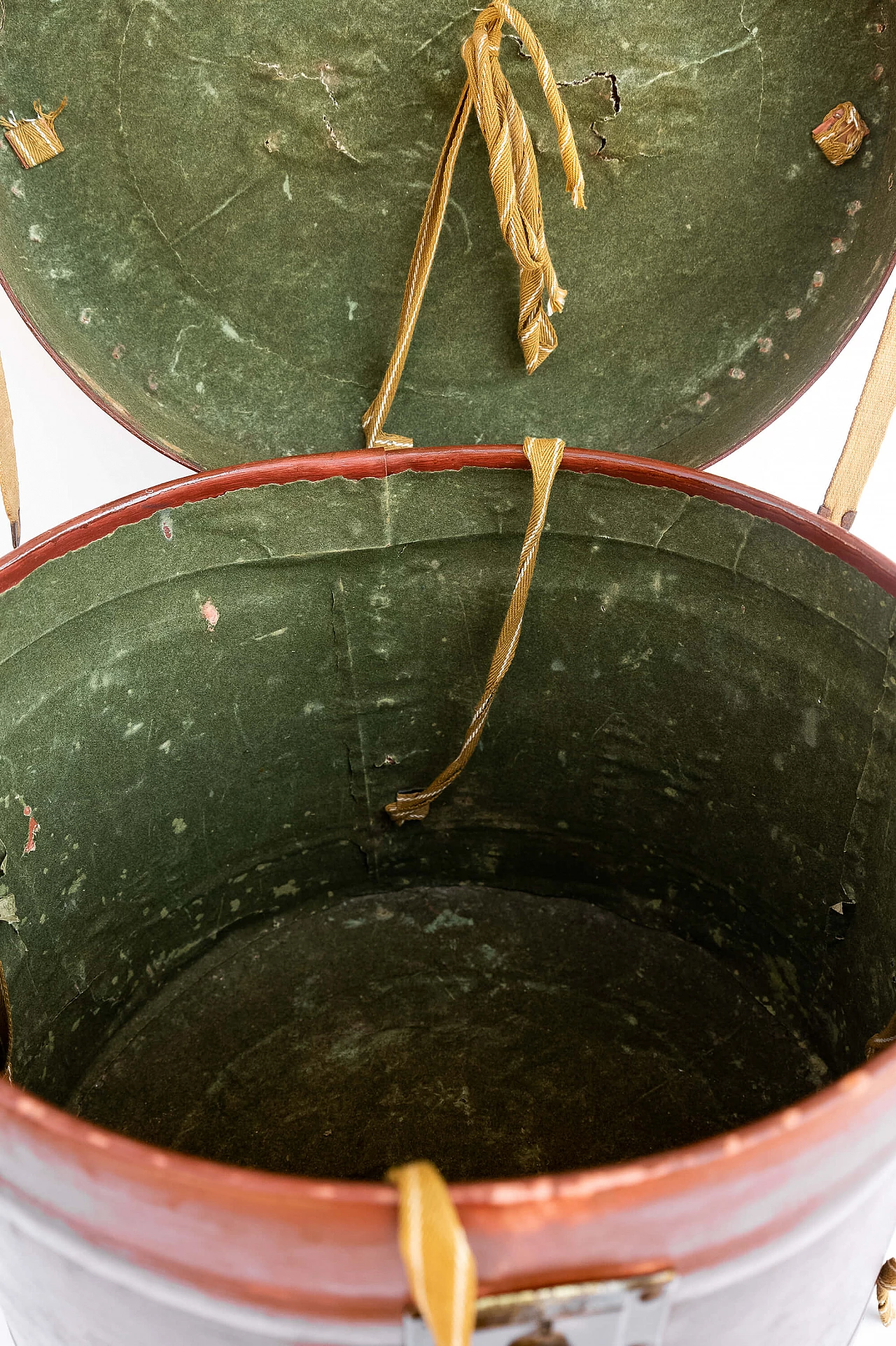 Hatbox in pressed cardboard in Siena earth colour, 1930s 8