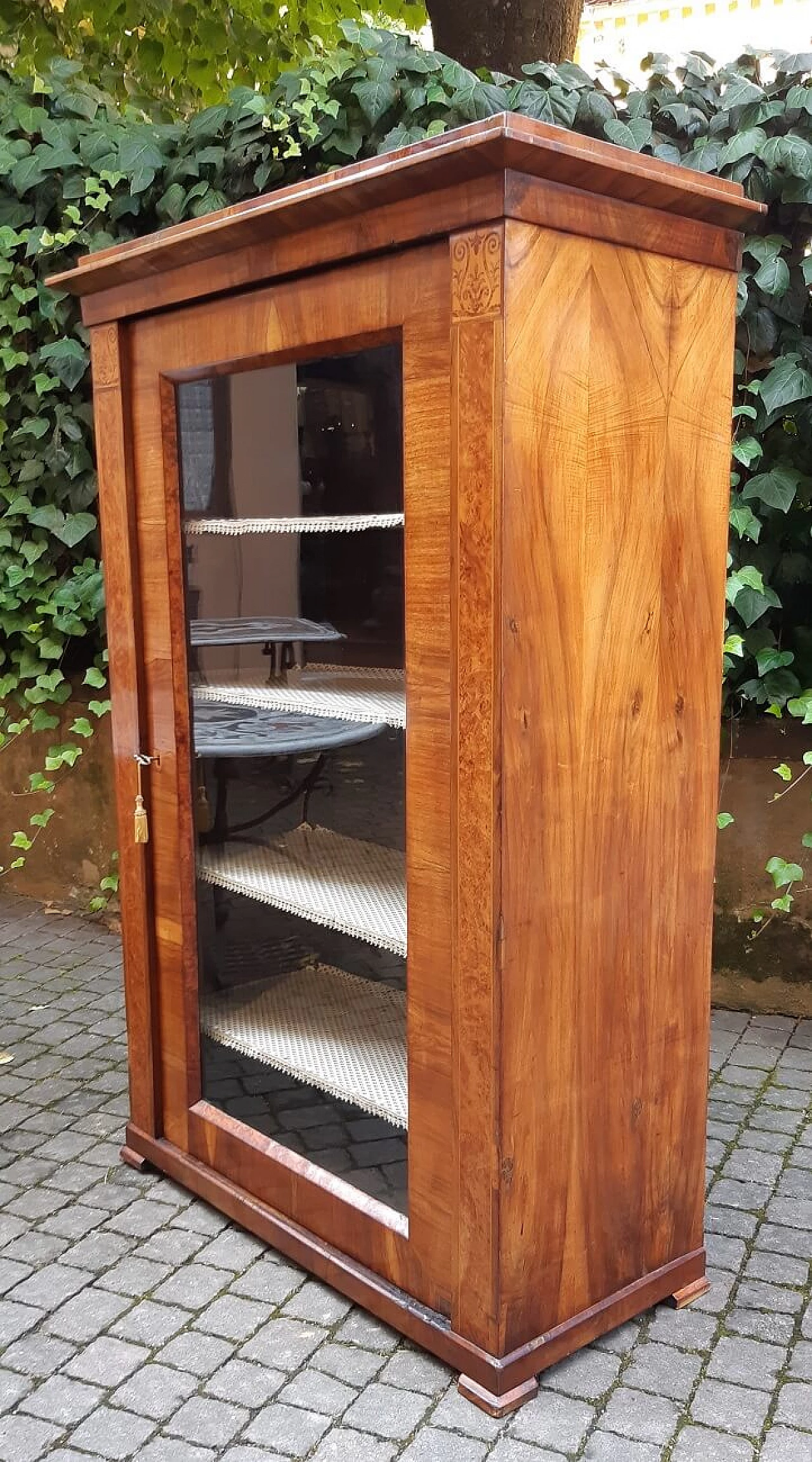 Viennese walnut, birch-root and maple glass cabinet, mid-19th century 4