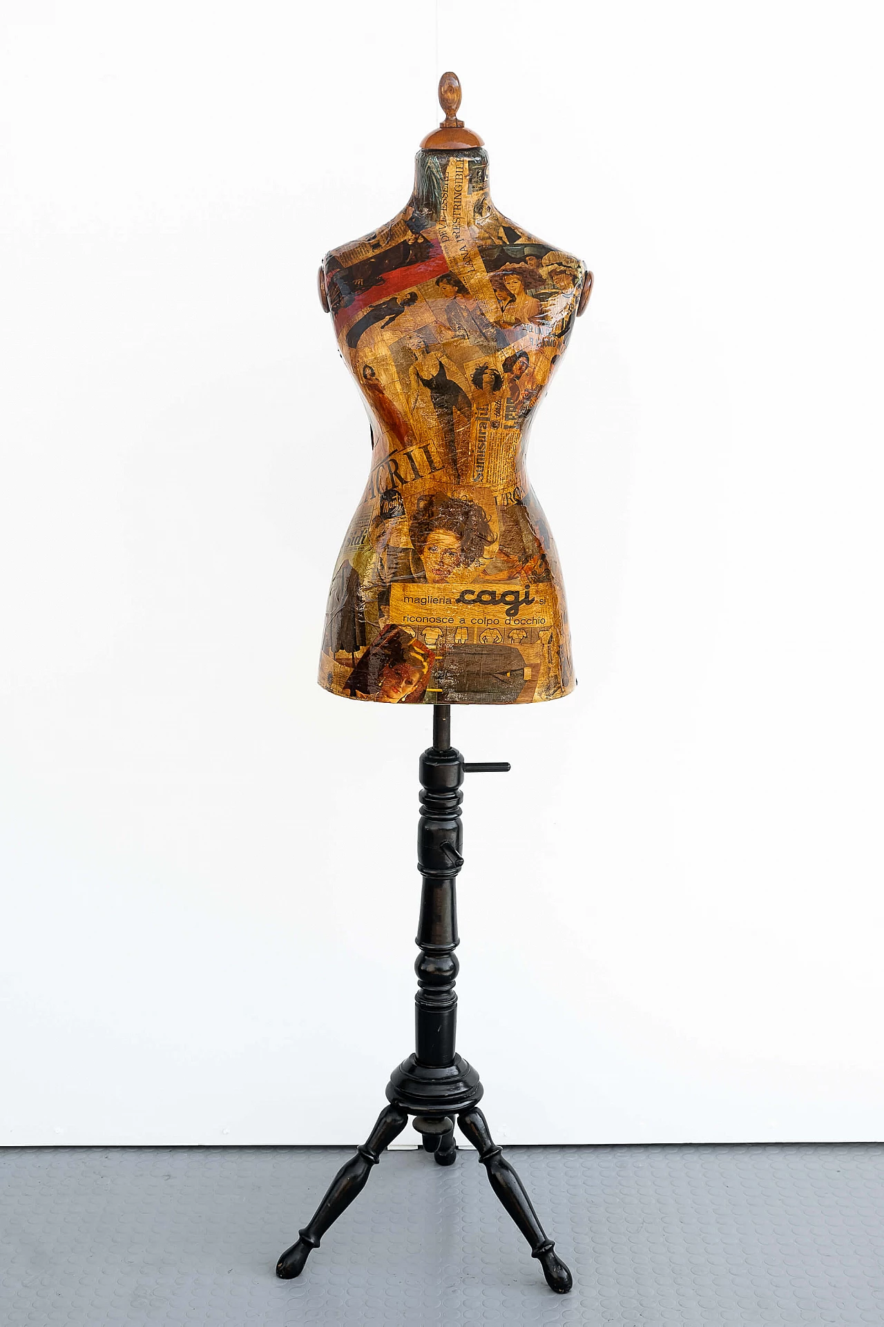 Manichino Da Sartoria - Taglia 40, Busto Con Jersey Nero E Treppiede In Legno Nero - The Shopfitting Shop