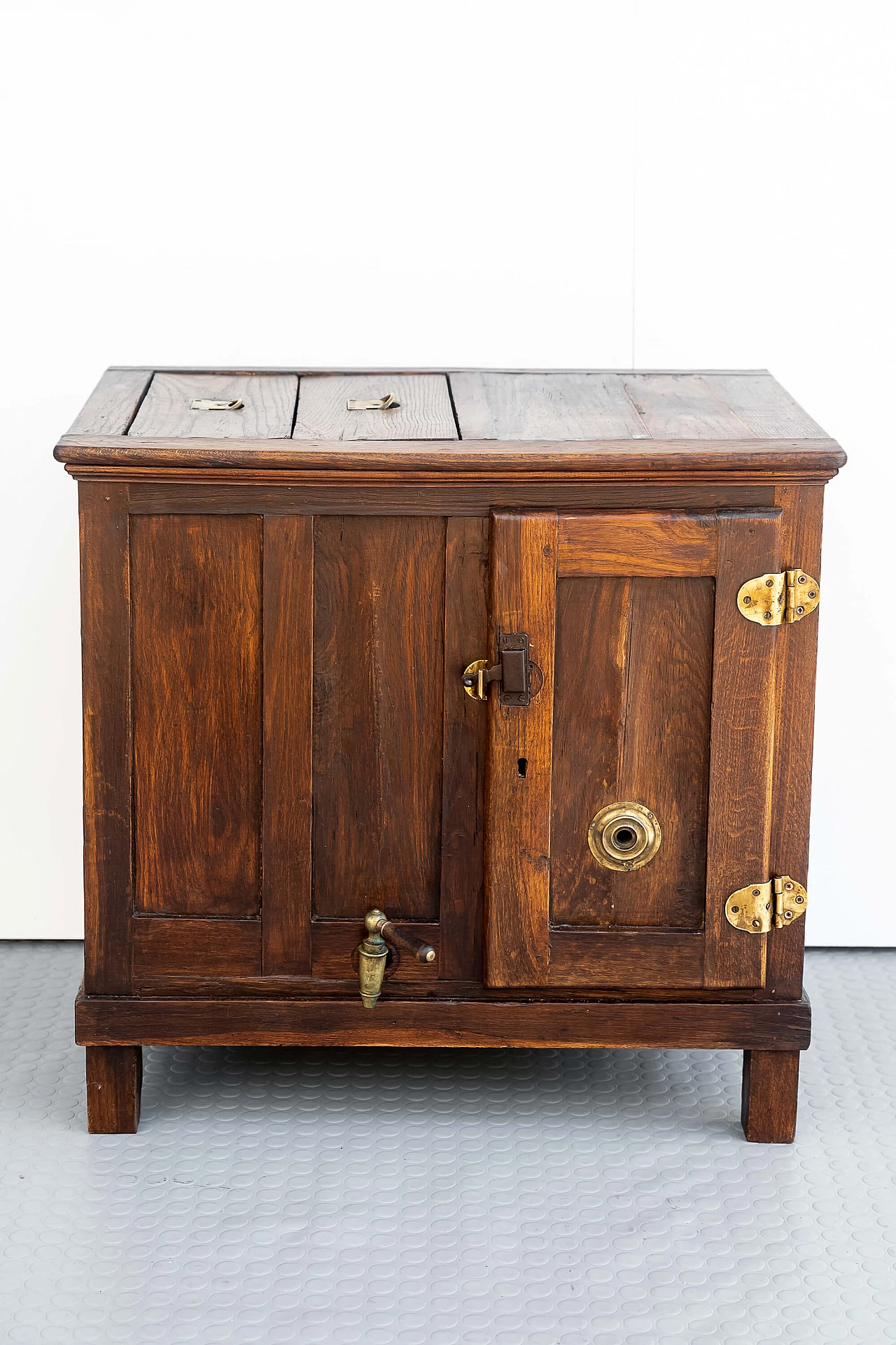 Larch and oak icebox cabinet, early 20th century 1