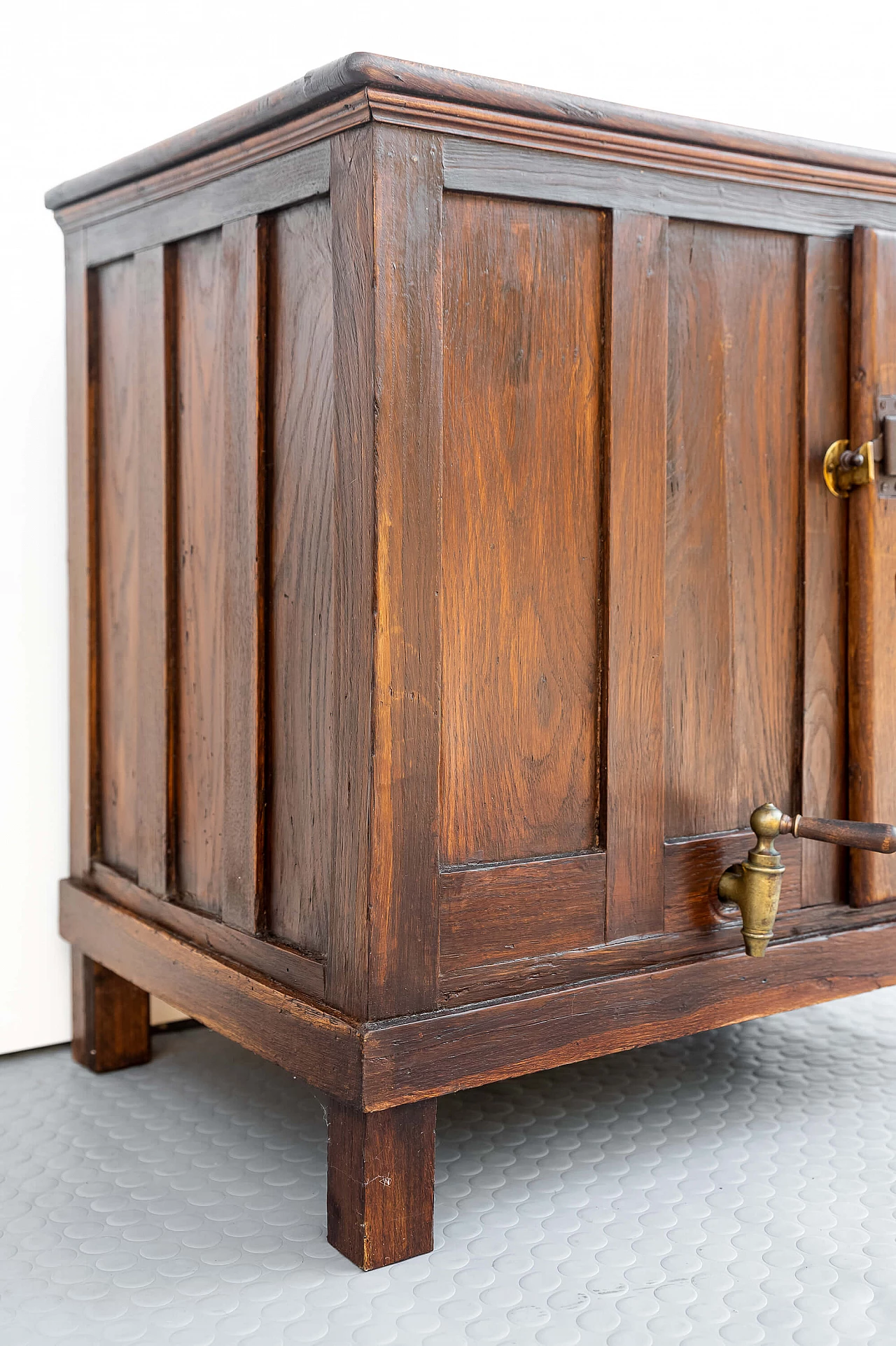 Larch and oak icebox cabinet, early 20th century 2