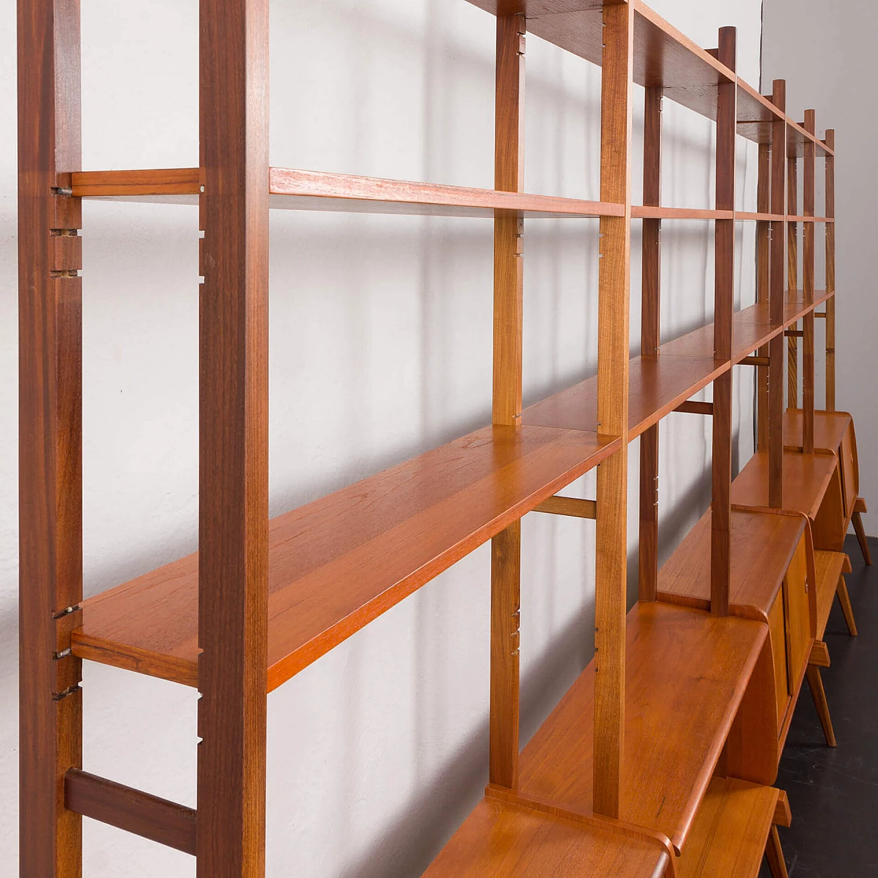 Libreria norvegese in teak a cinque campate, anni '60 16