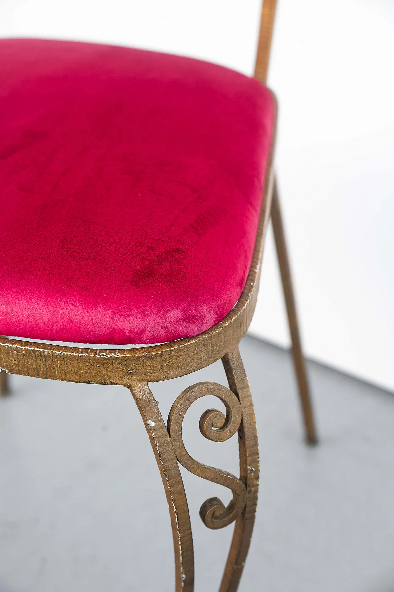 Pair of Chiavarine chairs in wrought iron, gold leaf and red velvet by Pierluigi Colli, 1960s 5