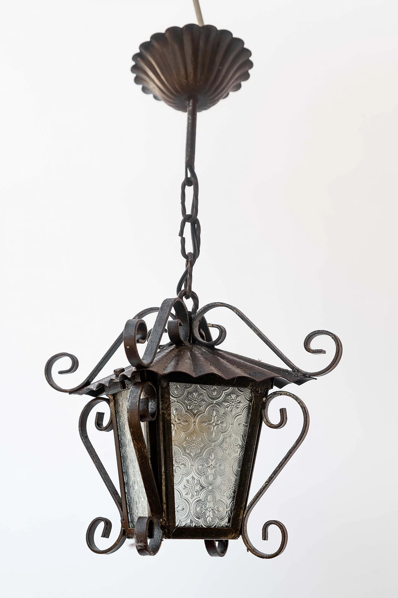 Lampada a lanterna in ferro battuto e vetro bugnato, anni '60 1