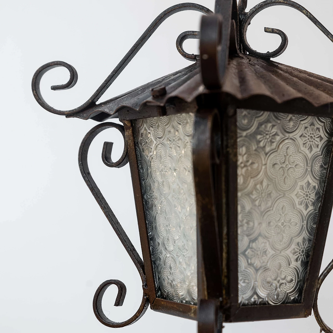Lampada a lanterna in ferro battuto e vetro bugnato, anni '60 2