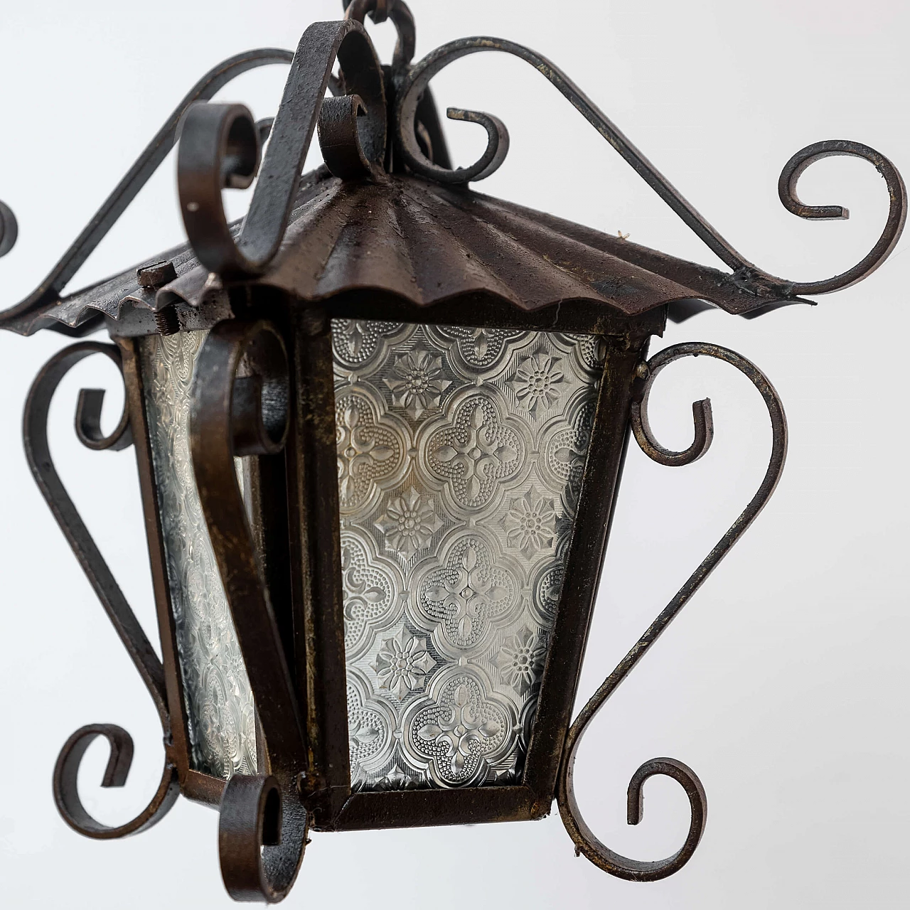 Lampada a lanterna in ferro battuto e vetro bugnato, anni '60 3