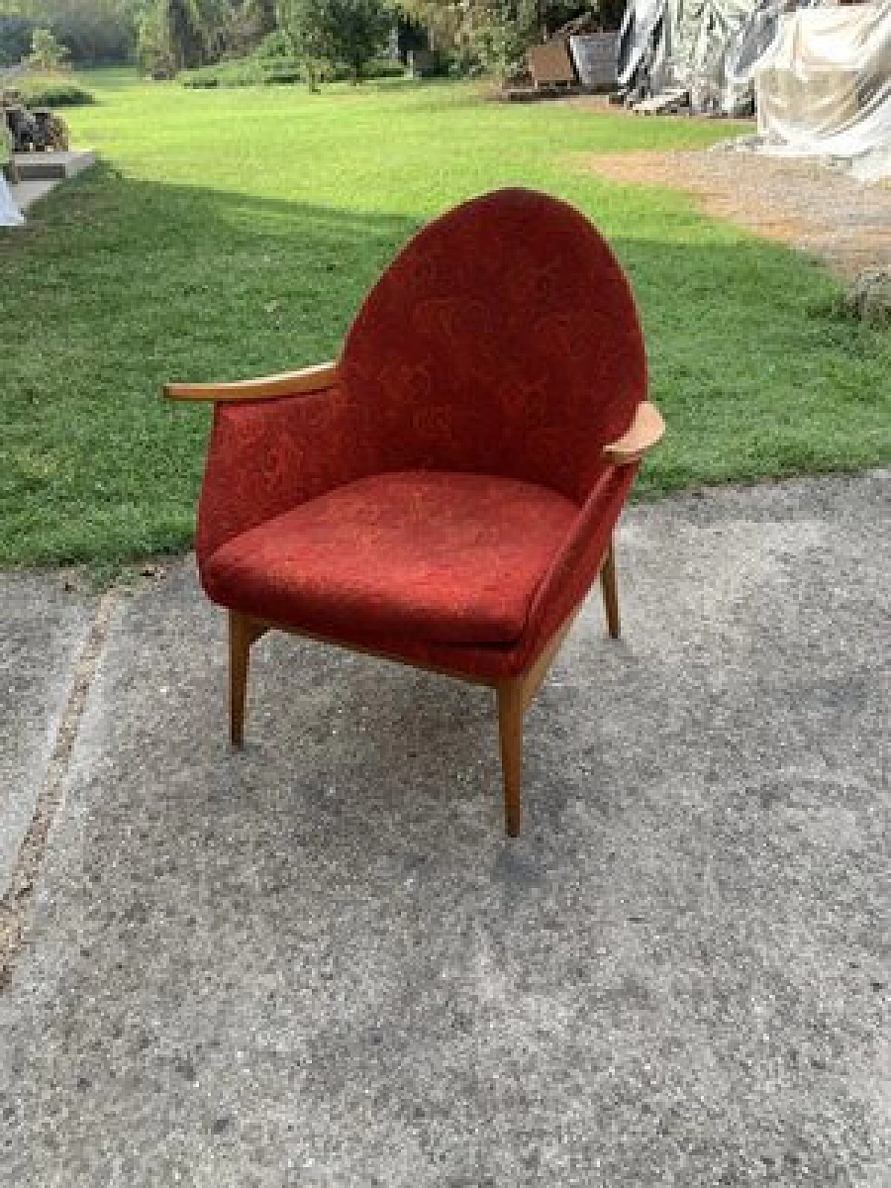 Poltrona stile scandinavo in legno e tessuto rosso, anni '60 6