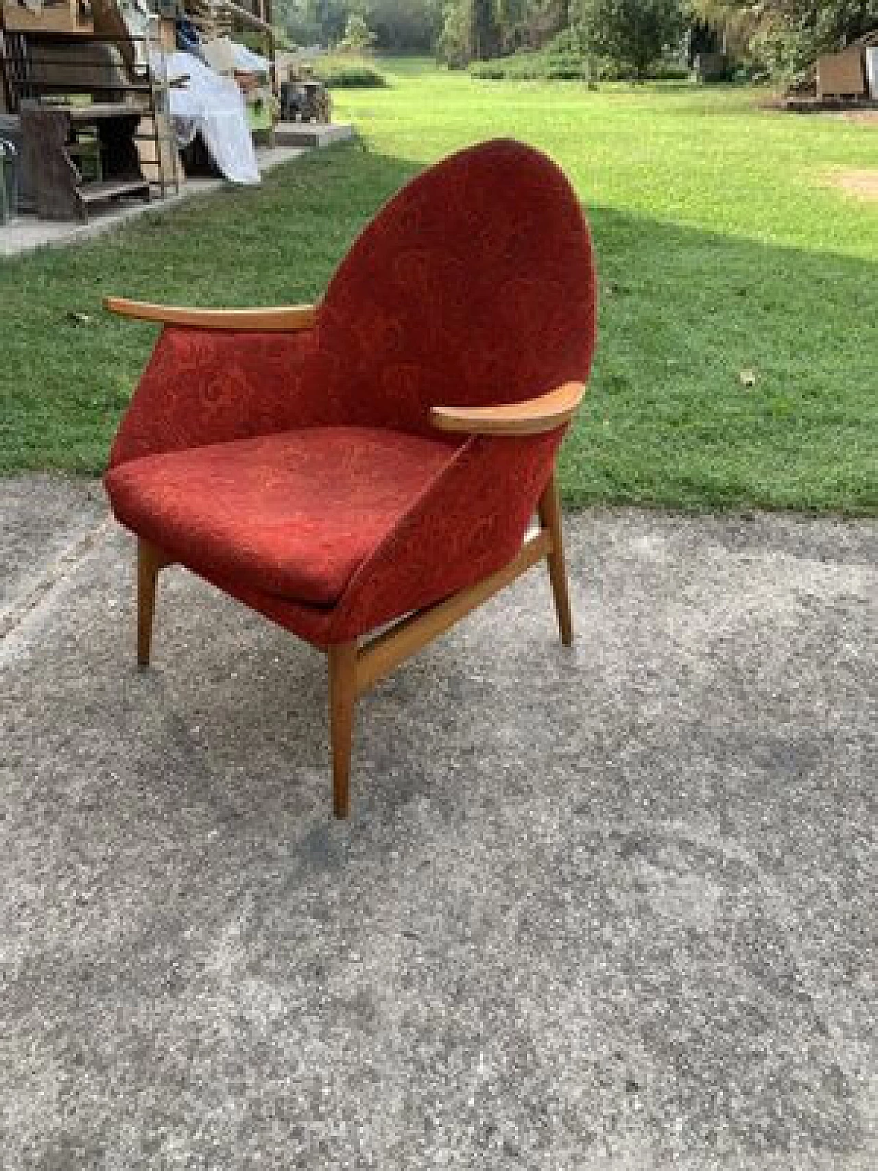 Poltrona stile scandinavo in legno e tessuto rosso, anni '60 7