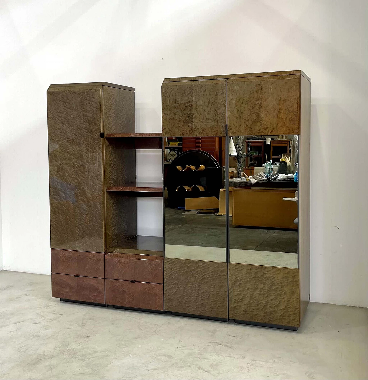 Storage unit in maple-root wood and mirrored glass by Giovanni Offredi for Saporiti Italia, 1970s 1