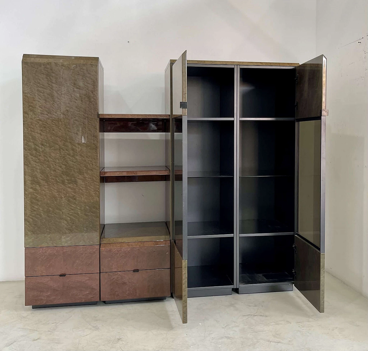 Storage unit in maple-root wood and mirrored glass by Giovanni Offredi for Saporiti Italia, 1970s 3