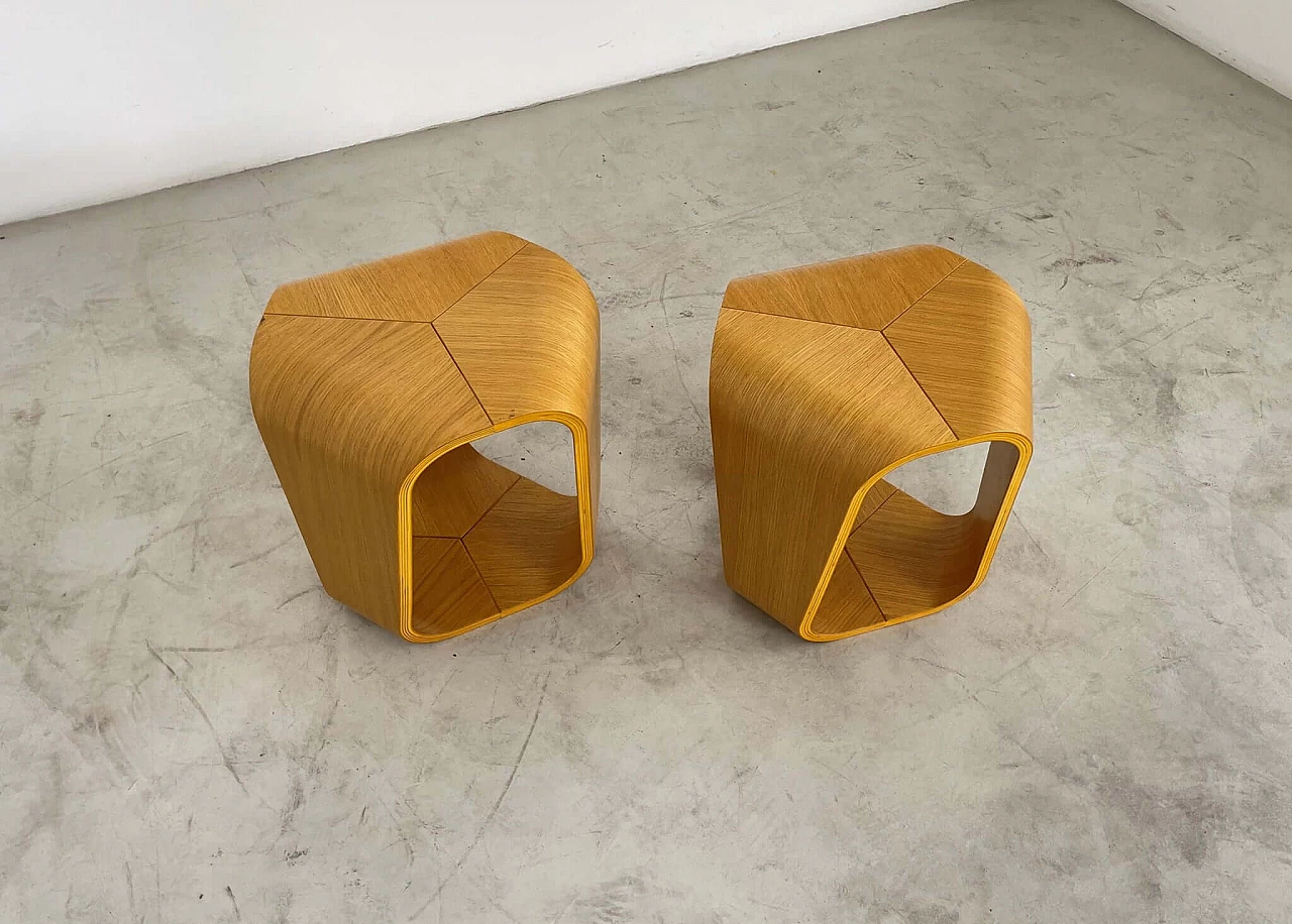 Coppia di tavolini Infinity in multistrato di rovere curvato di Enrico Cesana per Busnelli, anni '90 2