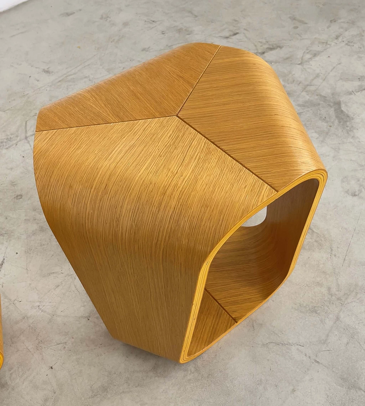 Pair of Infinity coffee tables in curved oak plywood by Enrico Cesana for Busnelli, 1990s 4