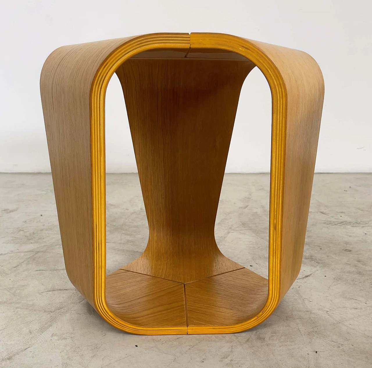 Pair of Infinity coffee tables in curved oak plywood by Enrico Cesana for Busnelli, 1990s 5