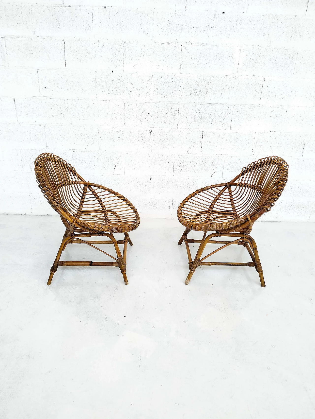 Pair of wicker egg armchairs by Bonacina, 1960s 2