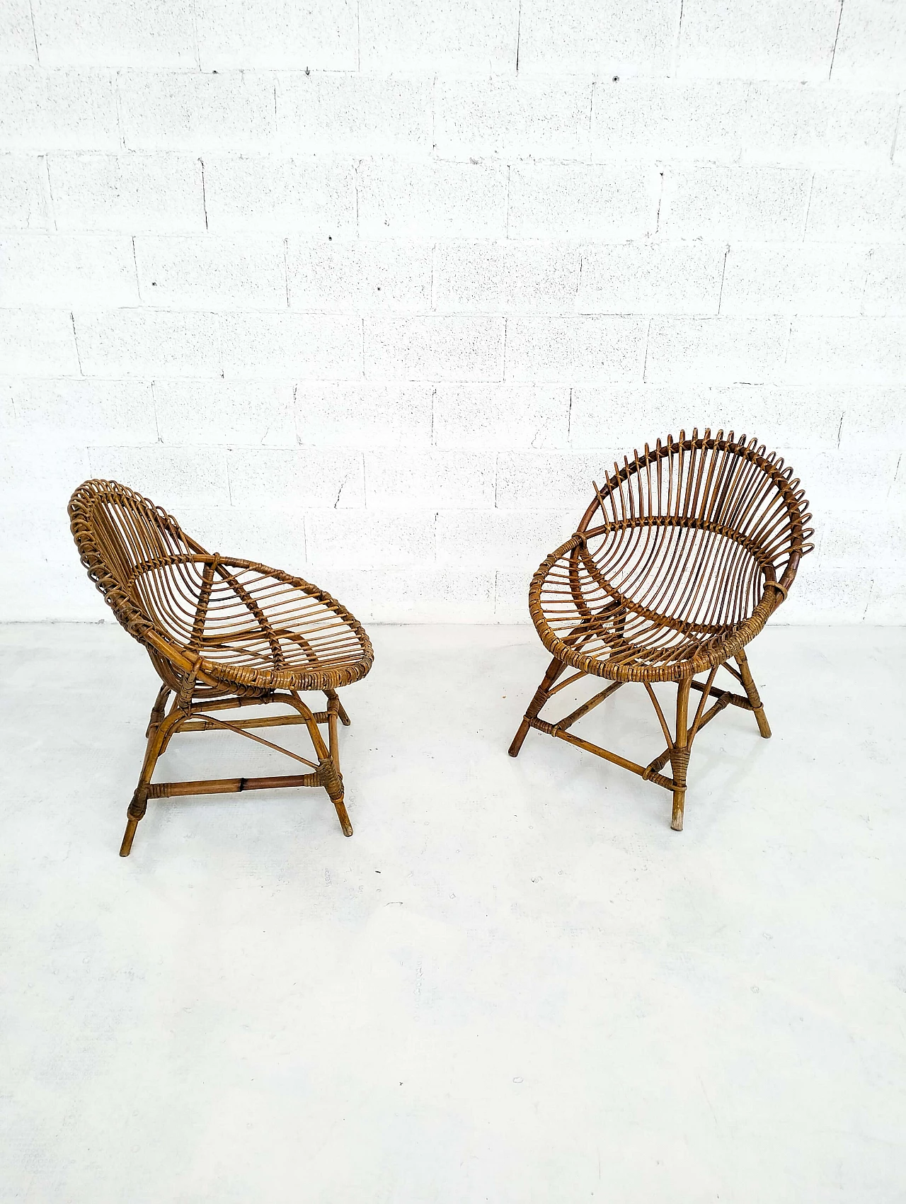 Pair of wicker egg armchairs by Bonacina, 1960s 4