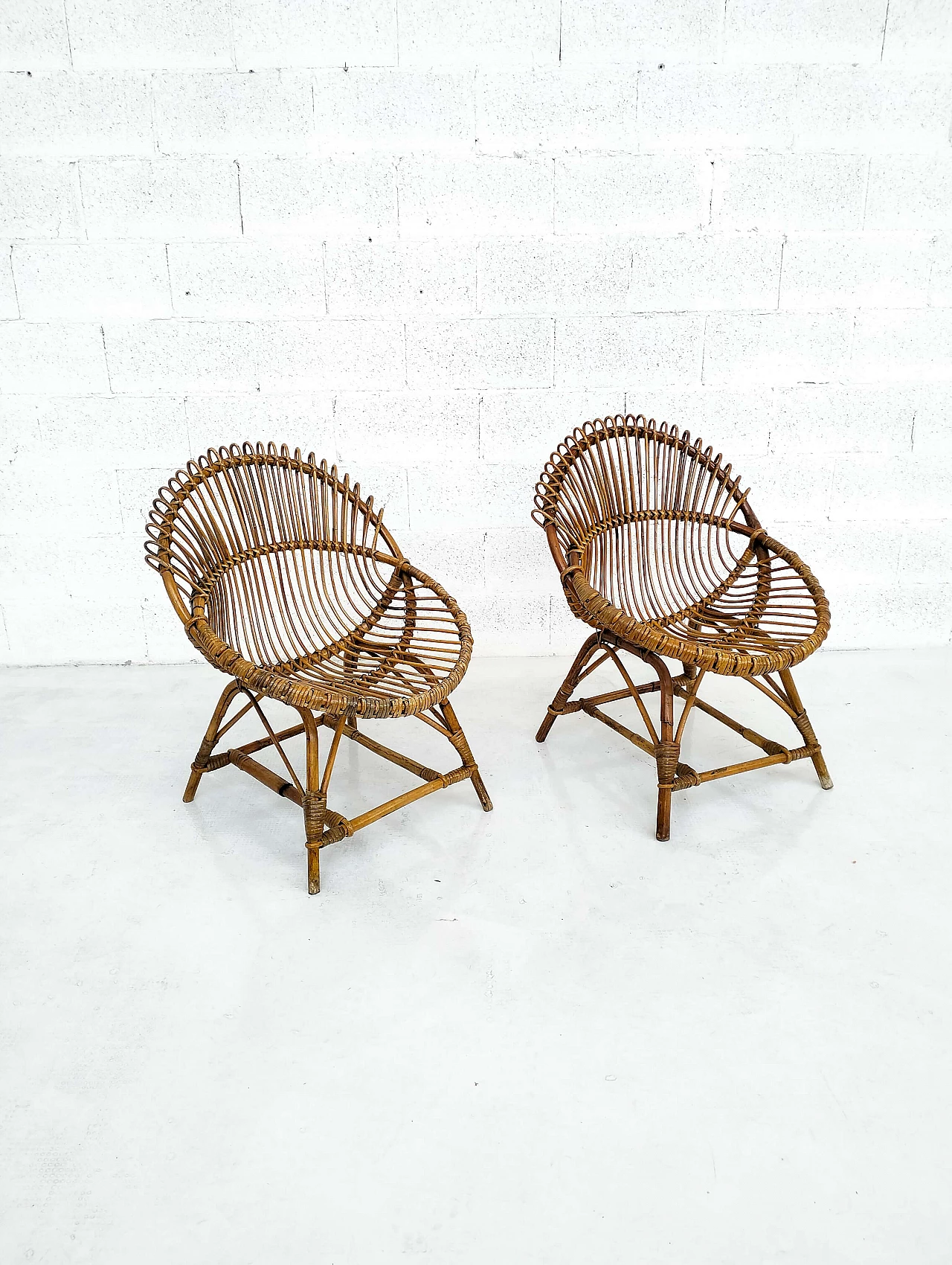 Pair of wicker egg armchairs by Bonacina, 1960s 5