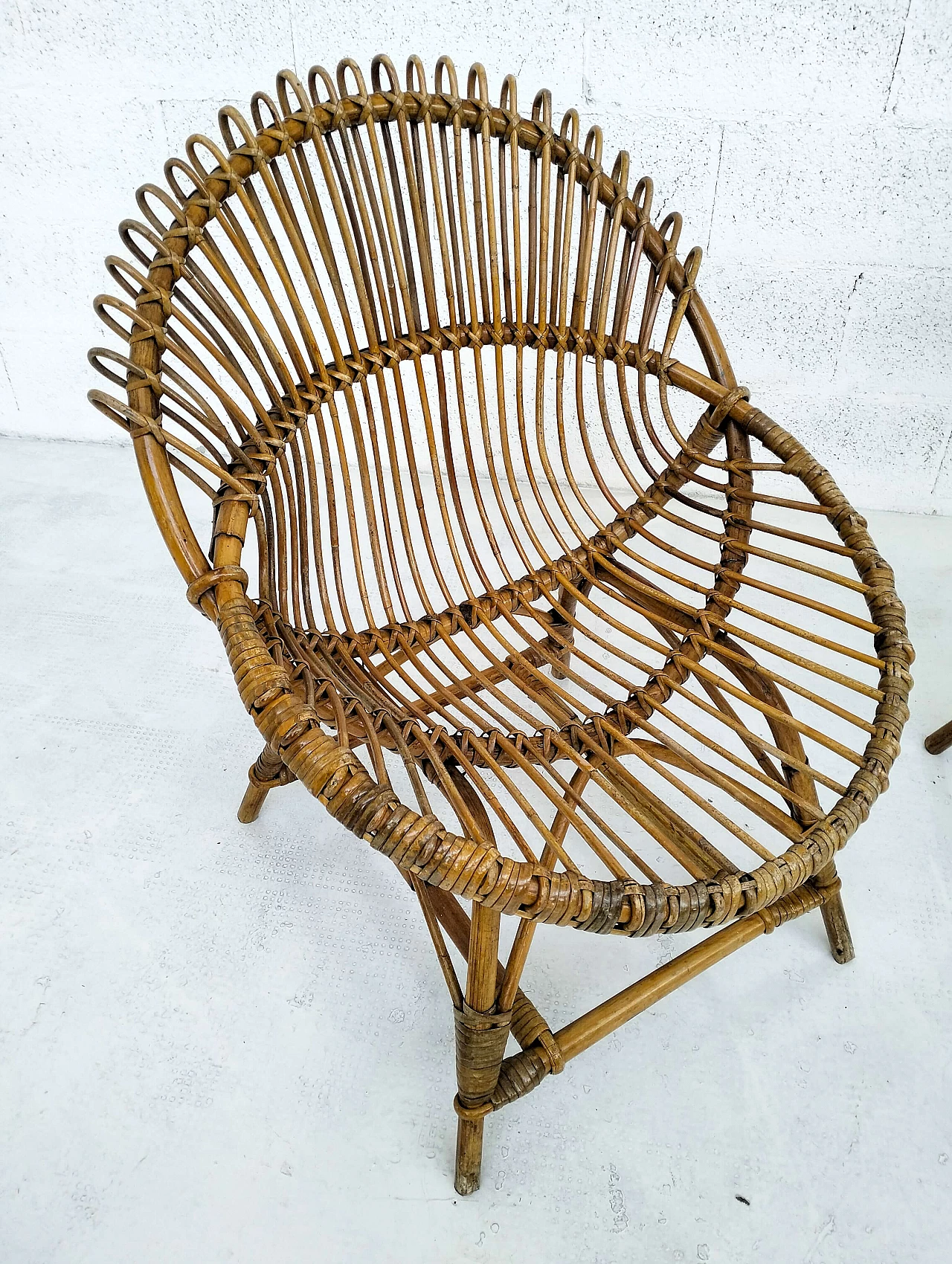 Pair of wicker egg armchairs by Bonacina, 1960s 6