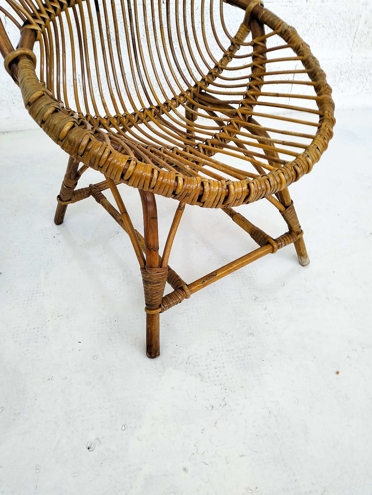 Pair of wicker egg armchairs by Bonacina, 1960s 7