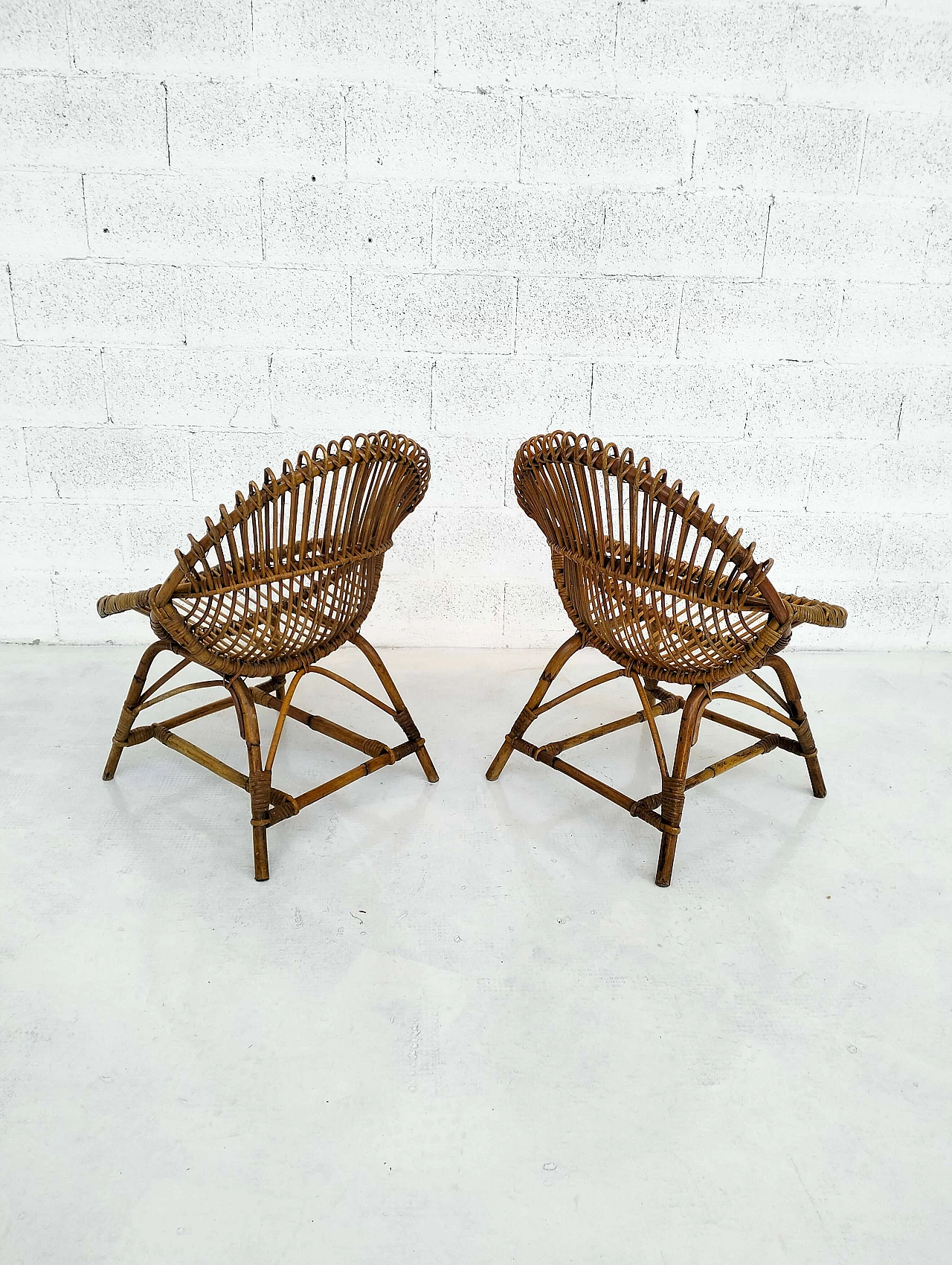 Pair of wicker egg armchairs by Bonacina, 1960s 12