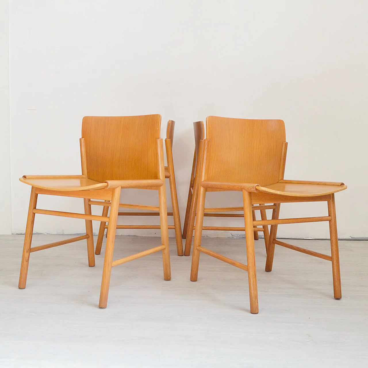 4 Chairs in oak and bent plywood 2