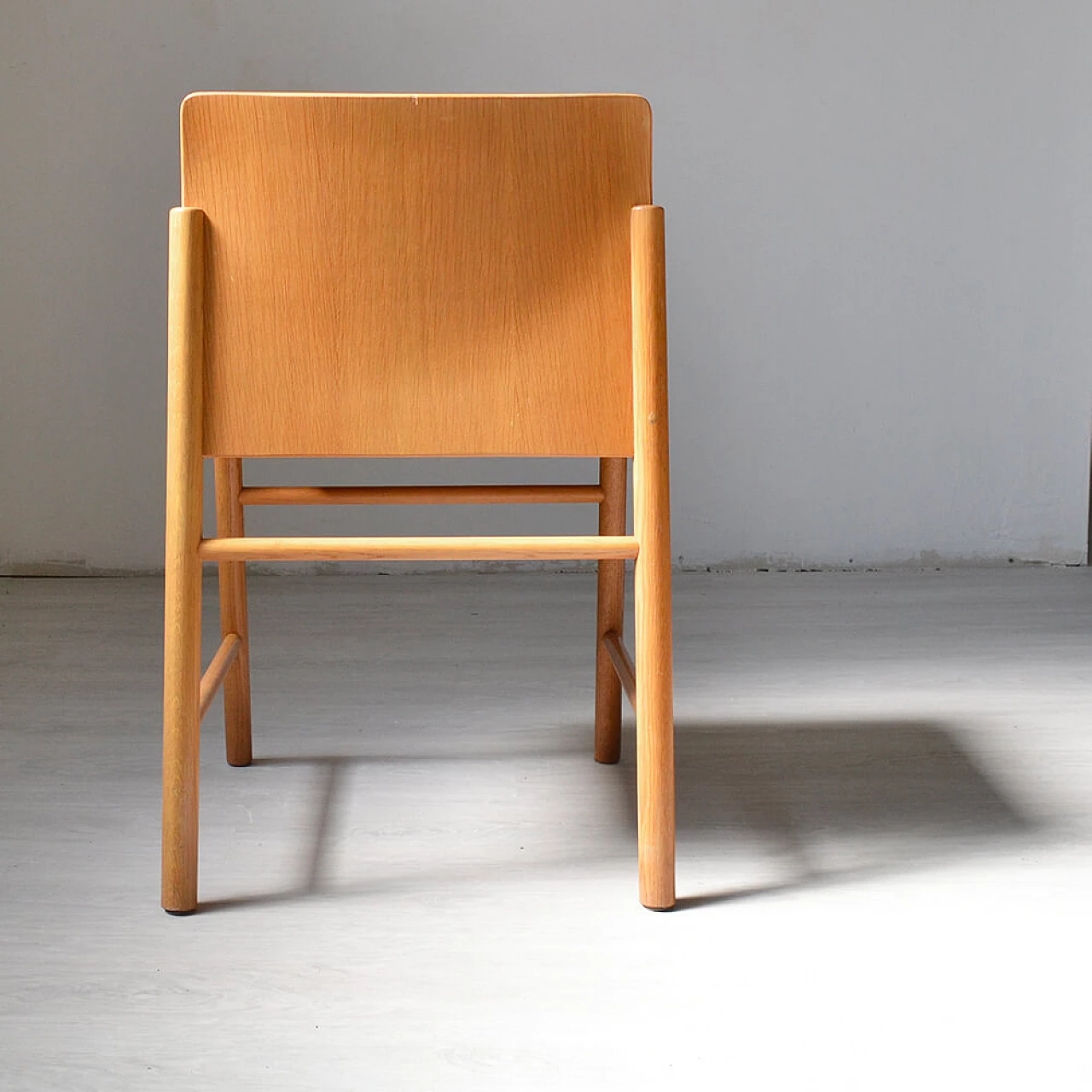4 Chairs in oak and bent plywood 5