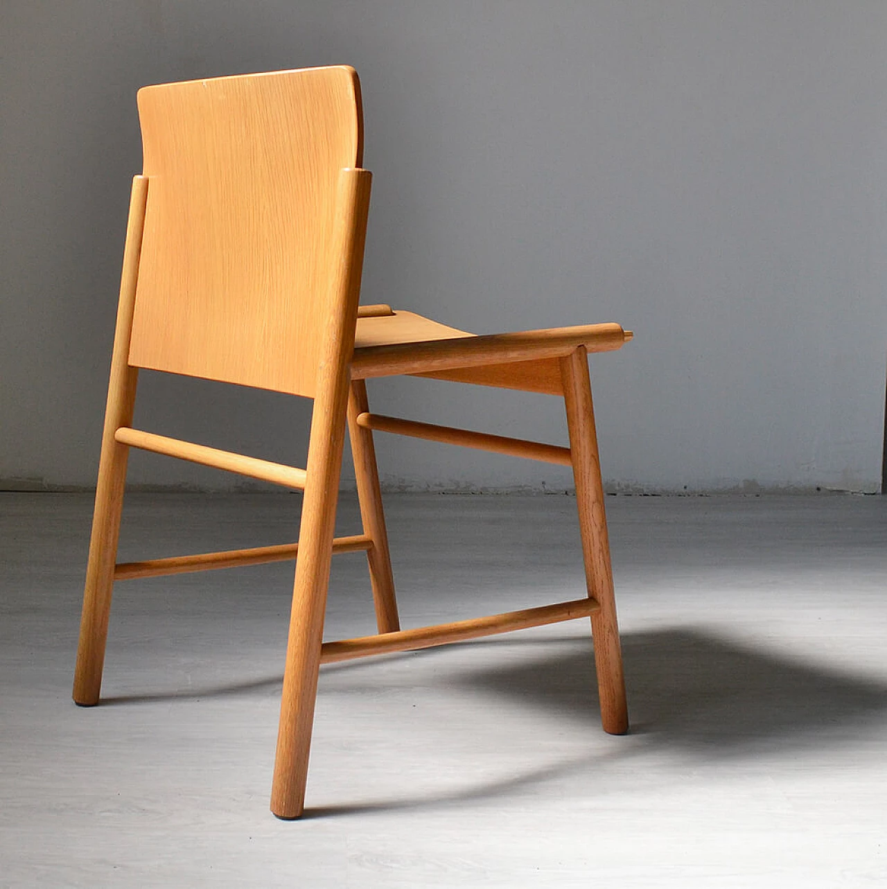 4 Chairs in oak and bent plywood 6