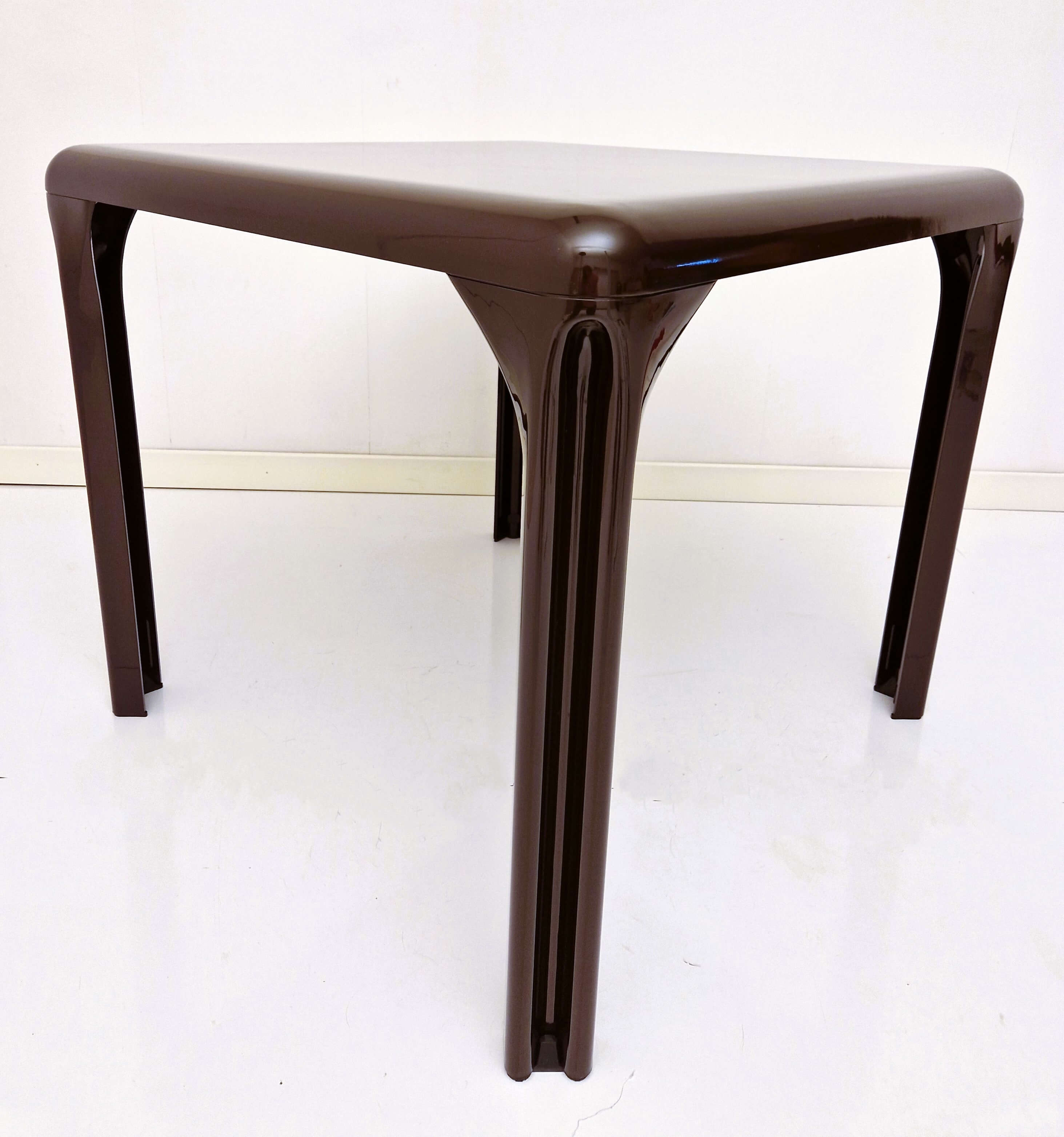 Stadio 80 table by Vico Magistretti for Artemide, 1960s intOndo