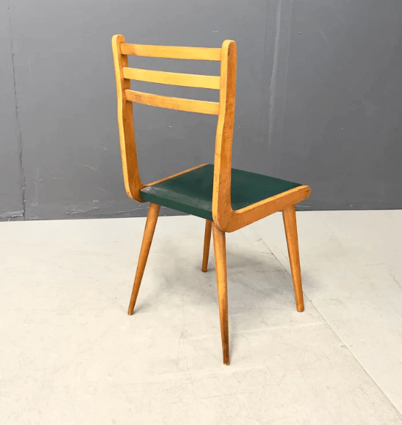 Pair of beech and leatherette chairs by Reguitti, 1950s 3