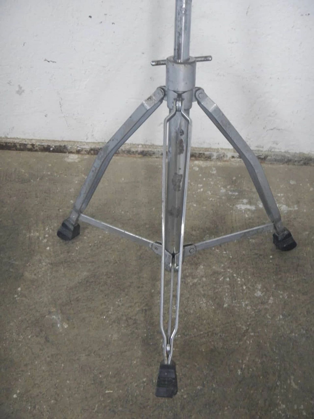 Metal and leatherette folding drum stool, 1980s 4