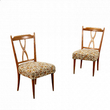 Coppia di sedie in faggio con seduta imbottita rivestita in tessuto a fiori, anni '60