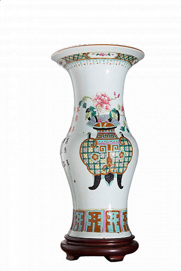 Chinese porcelain vase with wooden base, 19th century