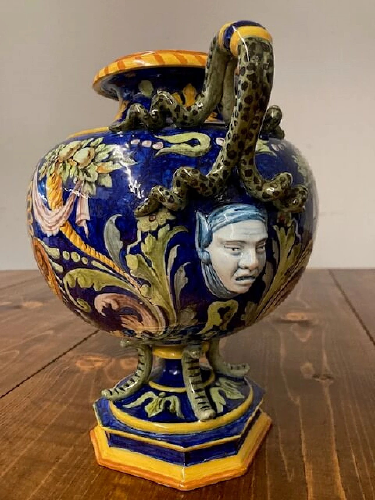 Vaso in maiolica di Ginori, metà '800 8