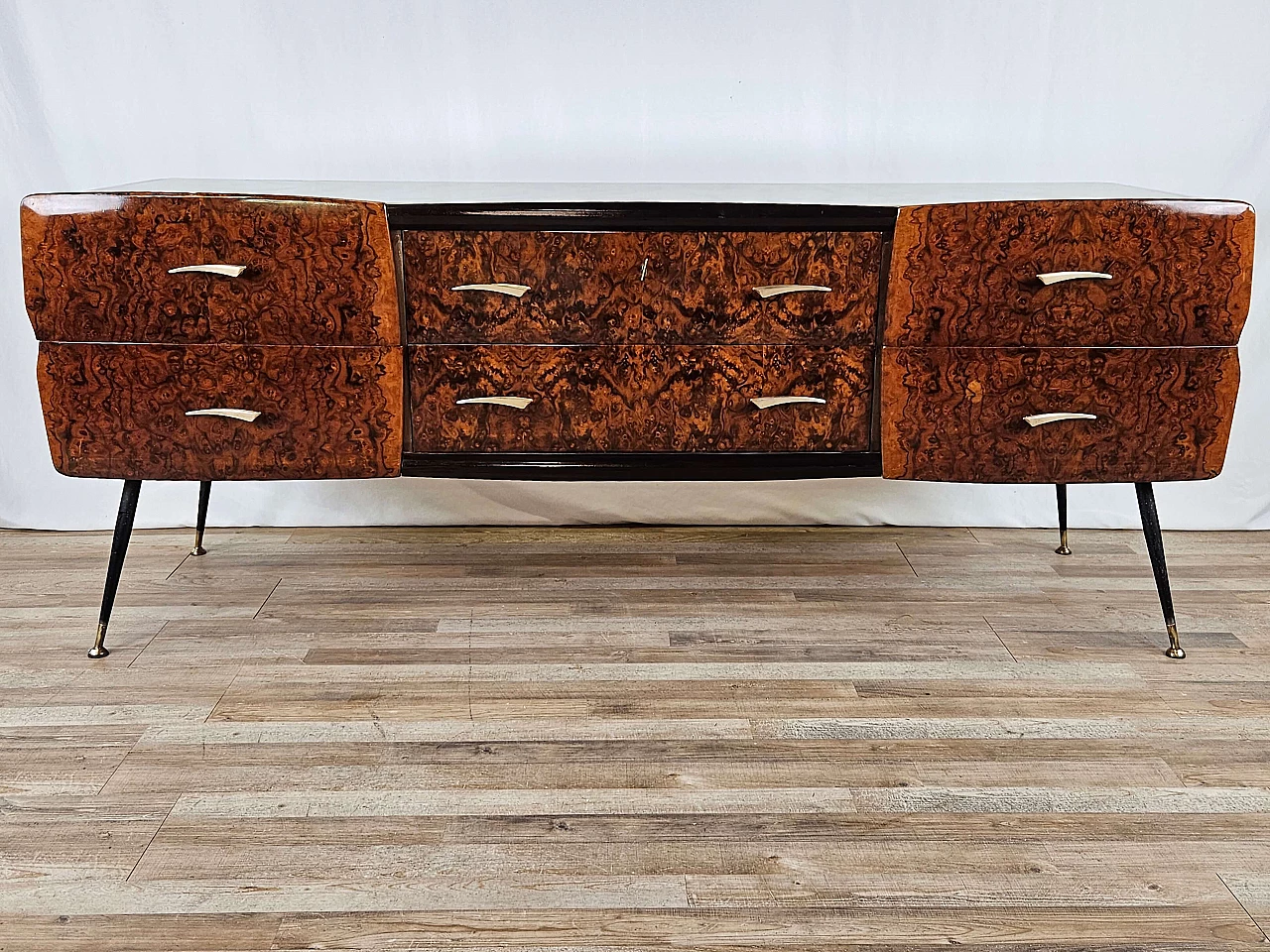 Mahogany-root chest of drawers with glass top, 1950s 1