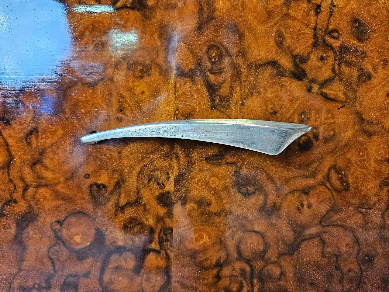 Mahogany-root chest of drawers with glass top, 1950s 12