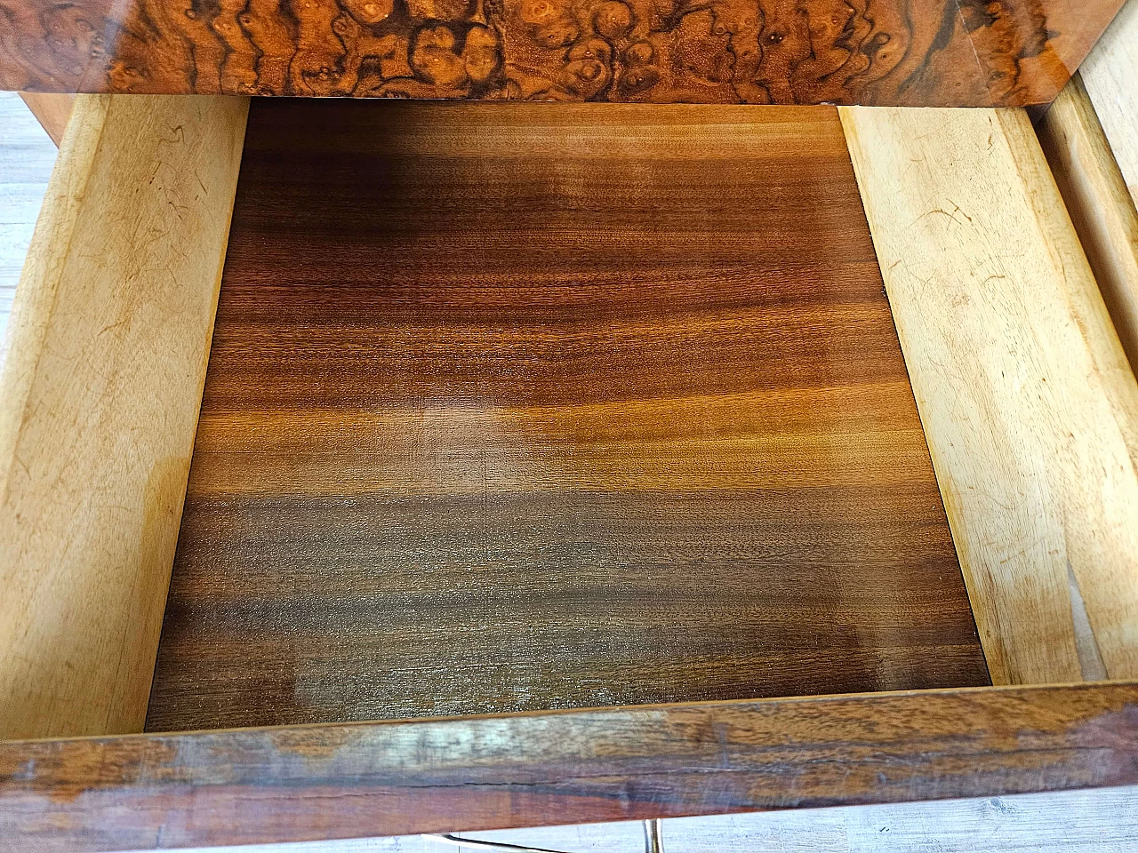 Mahogany-root chest of drawers with glass top, 1950s 18