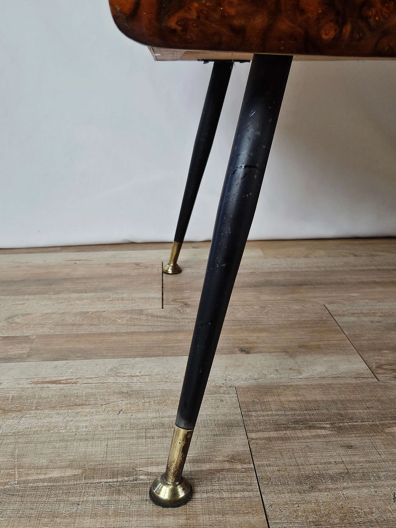 Mahogany-root chest of drawers with glass top, 1950s 25