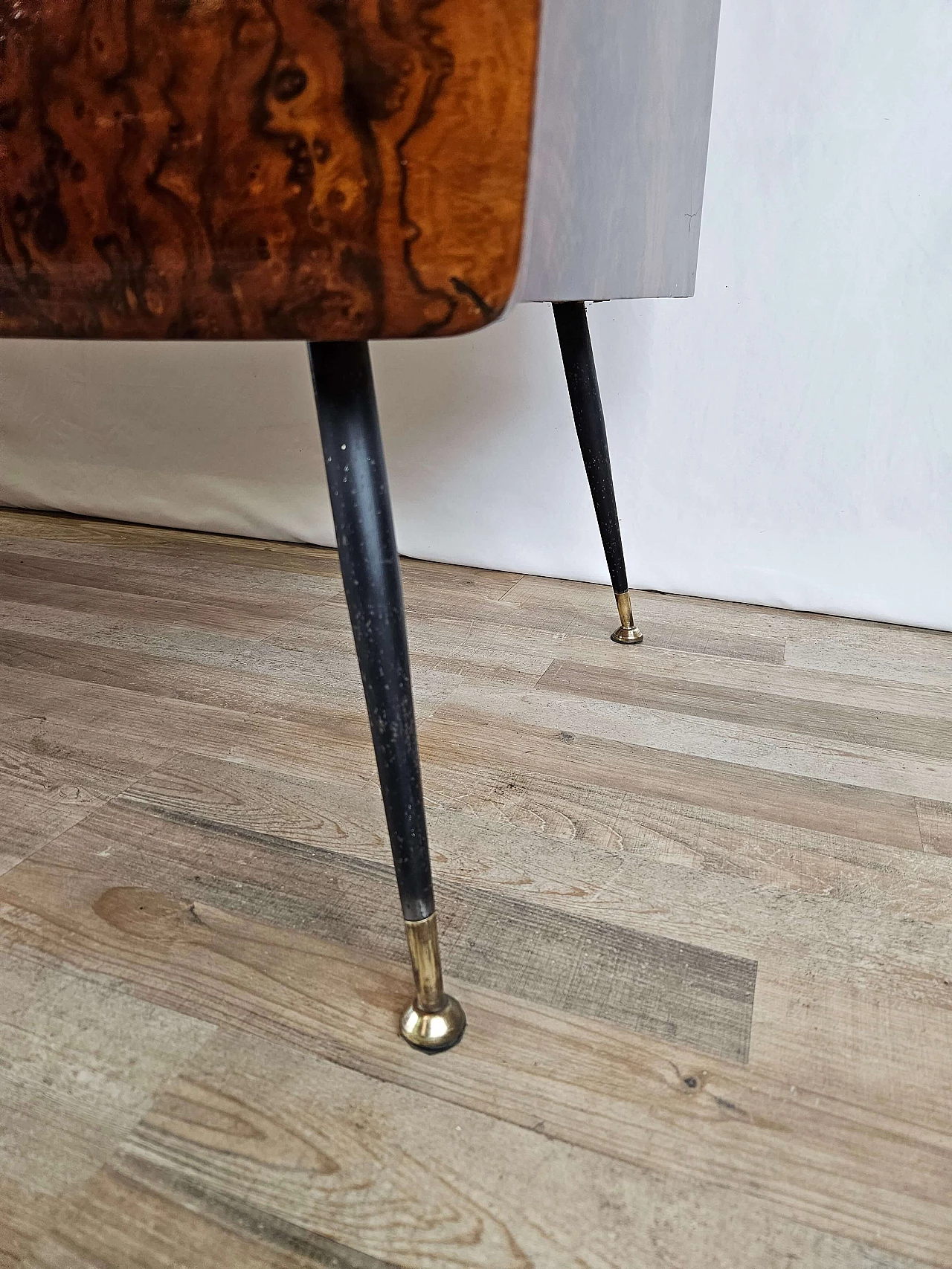 Mahogany-root chest of drawers with glass top, 1950s 27