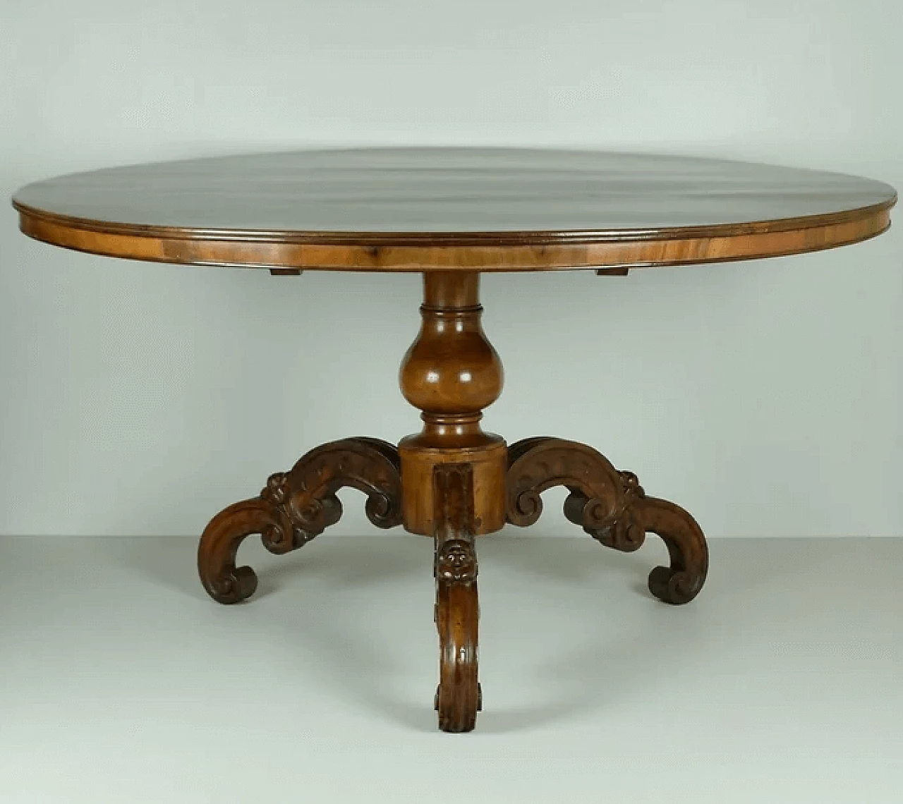Solid walnut round table, mid-19th century 1